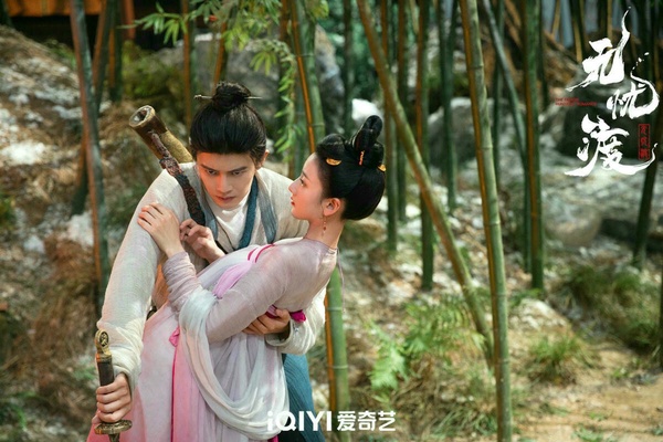 任嘉倫今年推出兩不古裝劇，相比最近的《鳳凰台上》，另一部古偶劇《無憂渡》評價更高！《無憂渡》是2025衝出超高口碑的古裝劇，豆瓣評分高達7.5，比一大堆古裝偶像劇都還高分。