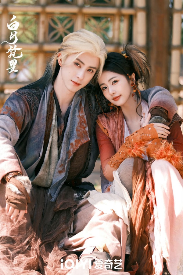 白鹿竟然在前排！白鹿近年主演很多人氣小說改編陸劇，像是《長月燼明》、《以愛為營》、《寧安如夢》、《周生如故》、《招搖》都是超高人氣小說改編。像這種等級的大IP，又是「雙流量主演」，網友往往會期待它們能達到像《慶餘年》、《步步驚心》、《花千骨》、《微微一笑很傾城》那樣現象級的大火，沒有達到就會被認為不如預期，白鹿因此上榜。