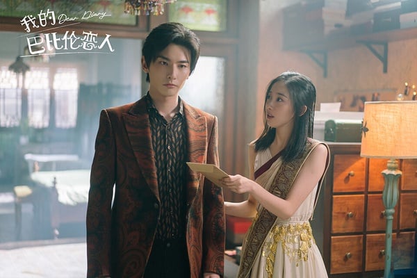 《我的巴比倫戀人》是2021的黑馬劇，由鳳小岳和許瑋甯和其他新人演員搭配。本來大家都以為是部粗製濫造的網劇，沒想到拍攝質感和劇本都出奇的好！講述性情孤僻古怪的陳美如，在生日當晚被一個古巴比倫扮相的男人纏住。這位自稱「王子」的怪人，竟然是她12歲時在日記中編造出的人物，從而開啟了一段和「幻想男友」談戀愛的脫軌搞笑治癒之旅。