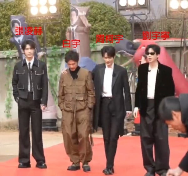 最近大家追《狙擊蝴蝶》都被周柯宇迷住，他和陳妍希火花十足啊！劇中兩人演姐弟戀，陳妍希本來就嬌小甜美，而弟弟周柯宇188的身高壓迫感十足，劇中兩人拍起壁咚、強吻戲，讓好多人都心癢癢。很多網友也忍不住感嘆周柯宇好高！