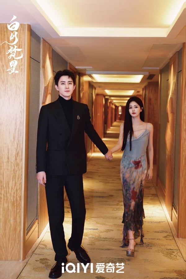 敖瑞鵬是今年的人氣男神，先是搭檔白鹿主演仙俠劇《白月梵星》，又和李蘭迪合作古裝劇《朝雪錄》，兩部陸劇的熱度都不錯。敖瑞鵬和王鶴棣、吳磊一樣，也被視為「猴系帥哥」，五官銳利，而且他的腿也很長！