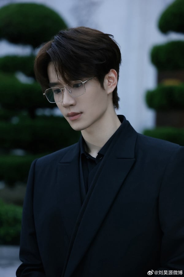 近年短劇崛起，很多網友也發現短劇男演員怎麼也越來越高了～有很多都是188公分以上，而演員劉昊源有193公分，比191的劉宇寧還高耶！