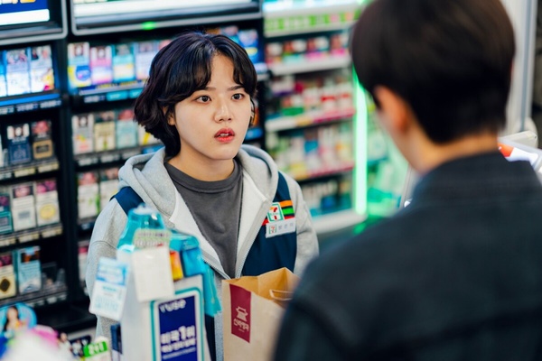 Netflix《現金英雄》劇情、角色介紹：李俊昊突然有「鈔能力」，掏空薪水拯救世界！