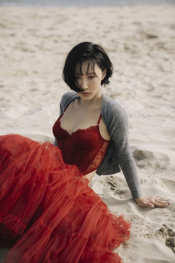 韓國藝人MAMAMOO華莎新曲宣傳照，她是2026新北跨年晚會的表演嘉賓