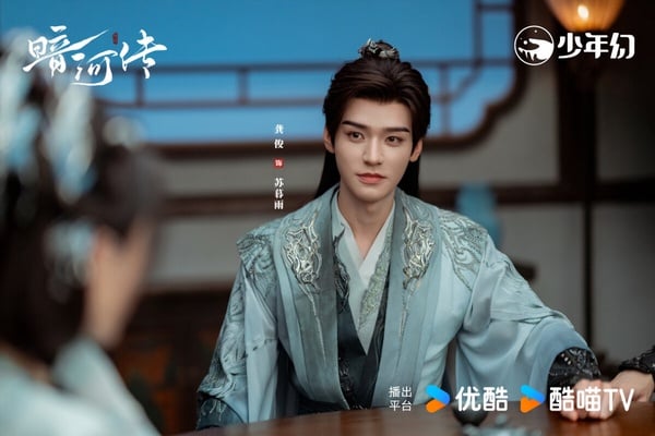 《暗河傳》是最近Netflix上線的高口碑陸劇，豆瓣開分7.1，現在已經默默漲到7.3了，真的是好劇！《暗河傳》是高評價武俠劇《少年歌行》的外傳，雖然沒超越《少年歌行》，但《暗河傳》也拍出了熱血江湖群像。劇中的打戲、特效獲得一致好評，主配角的故事都很吸引人。