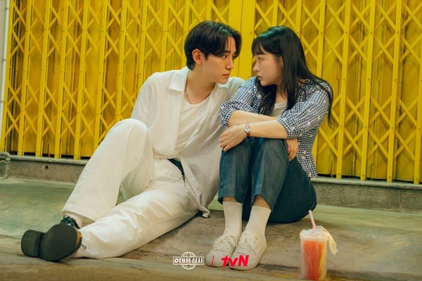 2025Netflix韓劇收視排行榜TOP7！《颱風商社》墊底，《一吻爆炸》第4，冠軍斷層第一！