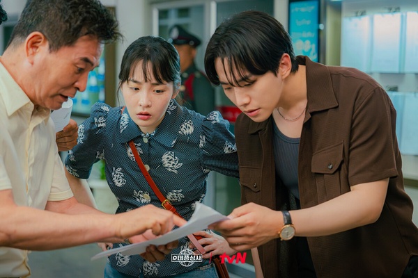 2025Netflix韓劇收視排行榜TOP7！《颱風商社》墊底，《一吻爆炸》第4，冠軍斷層第一！