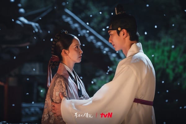2025Netflix韓劇收視排行榜TOP7！《颱風商社》墊底，《一吻爆炸》第4，冠軍斷層第一！