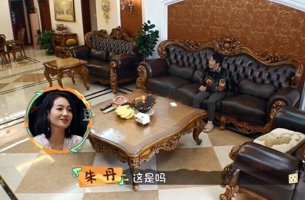 魏大勳可以說是真正意義上的富二代，網傳魏大勳家境非常優渥，他的爸爸是做房地產起家的，魏爸爸是9間公司的法人代表，旗下產業涉及到房地產、金融、傳媒等多個領域。據說魏大勳18歲時，他爸爸就送了他一間注資2000萬人民幣(約8931萬台幣)的房地產公司。