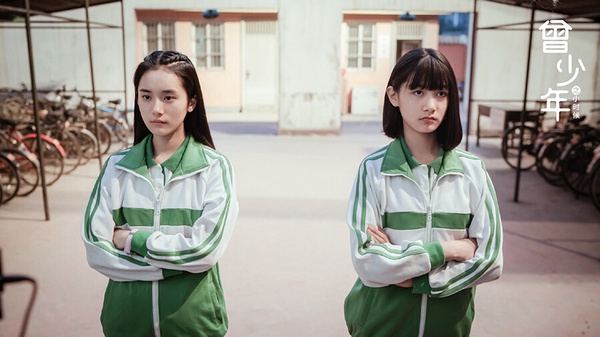 《曾少年之小時候》和《匆匆那年》一樣，都改編自九夜茴的小說，這部劇分為少年篇和大學篇。少年篇沒有流量明星，都是小童星，而大學篇有關曉彤、張一山、范丞丞主演，熱度自然更高，不過兩部評價都不錯。