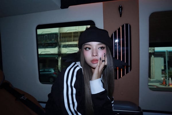 粼粼黃姿婷以DJ身分在活動中表演，展現多才多藝的一面。