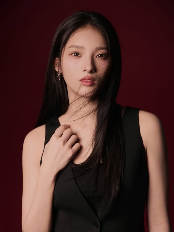 前FANATICS台灣成員李家儀宣傳照，她曾參加選秀節目《Girls Planet 999》