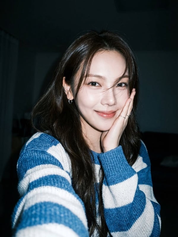 前公園少女台灣成員Soso王靖儀留著長捲髮的自拍照