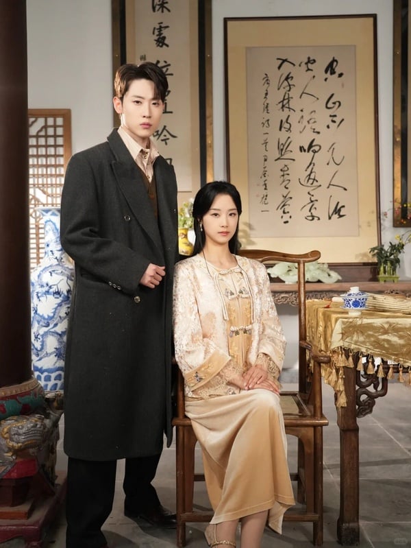《雲渺：我修仙多年強億點怎麼了》是2025高話題短劇，由王小億主演，目前已經拍到第五部了，這是今年網播量破10億的短劇之一呢！人氣相當火爆。這部是大女主的短劇，雖然劇情老土，但滿有趣搞笑的，女主的能力值被點滿，所以追起來爽感很足。