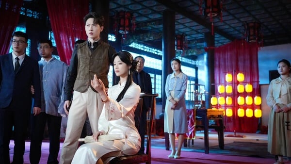 《雲渺：我修仙多年強億點怎麼了》是2025高話題短劇，由王小億主演，目前已經拍到第五部了，這是今年網播量破10億的短劇之一呢！人氣相當火爆。這部是大女主的短劇，雖然劇情老土，但滿有趣搞笑的，女主的能力值被點滿，所以追起來爽感很足。