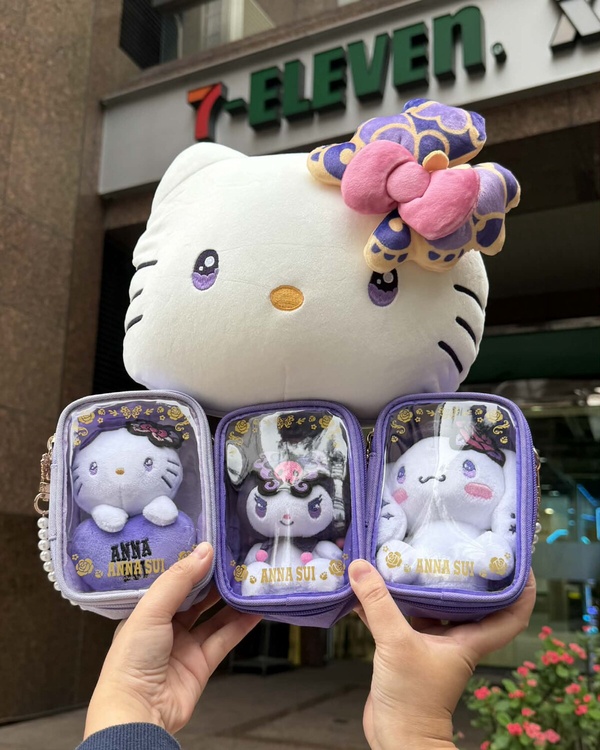 7-11「ANNA SUIＸ三麗鷗」集點！KITTY三用翻轉絨毛枕、珍珠包+玩偶盲盒等25款一次看