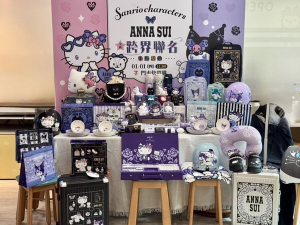 7-11「ANNA SUIＸ三麗鷗」集點！KITTY三用翻轉絨毛枕、珍珠包+玩偶盲盒等25款一次看