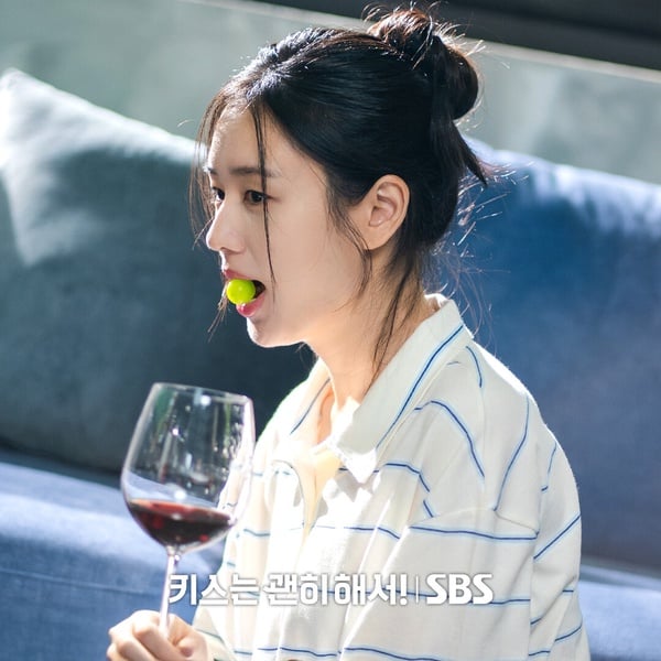 一吻爆炸》主角張基龍與安恩真交往後的劇情畫面，評價兩極，收視面臨考驗。