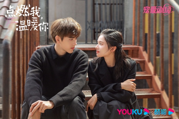 冠軍是陳飛宇、張婧儀主演的《點燃我，溫暖你》！這是近年一面倒好評的現偶陸劇，豆瓣評分高達7.7，改編自熱門小說《打火機與公主裙》。《點燃我，溫暖你》開播就在網上引起熱議，選角很適合，陳飛宇一頭金髮，完美還原了小說中的李峋，而導演充滿浪漫氛圍的拍攝手法也功不可沒。