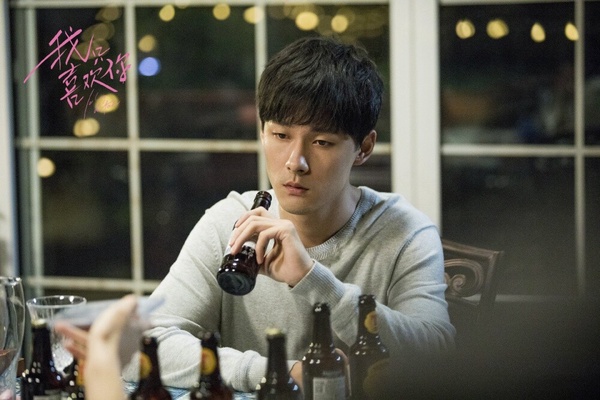 吳倩、張雨劍合作《我只喜歡你》因戲生情，雖然兩人都沒承認，直到2021年才被爆已「隱婚產女」，之後便是隔年官宣離婚。不過這對CP離婚卻是全網拍手叫好，主要是網友覺得，張雨劍不夠男人，為了事業犧牲婚姻，還故意立「單身人設」，也因此消息曝光後，觀眾緣幾乎都被敗光了，張雨劍近幾年也都是神隱，已經沒出來繼續拍戲了。
