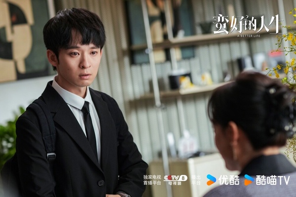 孫怡和董子健當初是英年早婚的CP，兩人2016年時宣布戀情，隔年則公開了產女消息，結婚時都不到25歲，直到2022年兩人官宣離婚，不過兩人是和平分手，在各自事業上打拚發展，董子健的演技好，也一直有在默默拍戲，推出不少代表作，像是今年搭檔孫儷的《蠻好的人生》，口碑及收視都很不錯！