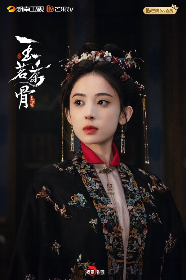 古力娜扎、張雲龍兩人因綜藝《旅行任意門》結緣，去年被狗仔爆出戀情，雖然雙方都未承認，但前陣子古力娜扎經紀人在貼文下留言：「我們專心搞事業，男人無。」，也讓網友猜測兩人早已分手。而古力娜扎雖和迪麗熱巴一樣都是來自新疆，只不過事業發展差很多，古力娜扎其實一直都有在接戲，而且都是女主角，只不過演技評價兩極，人也是紅不起來，有點可惜！