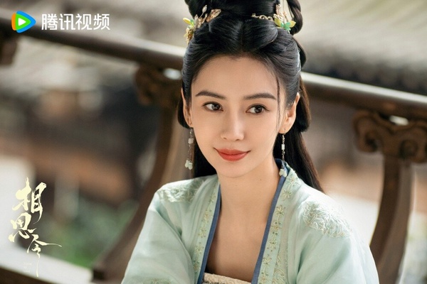 楊穎、黃曉明也是婚變傳了很多年，終於在2022年官宣離婚。不過兩人離婚後，各自的事業發展反而還比以前好很多。楊穎接了《風起隴西》、《塵緣》及《相思令》等劇，演技有進步，只不過楊穎因2023年捲入瘋馬秀爭議，所以目前沒有其他新劇庫存。