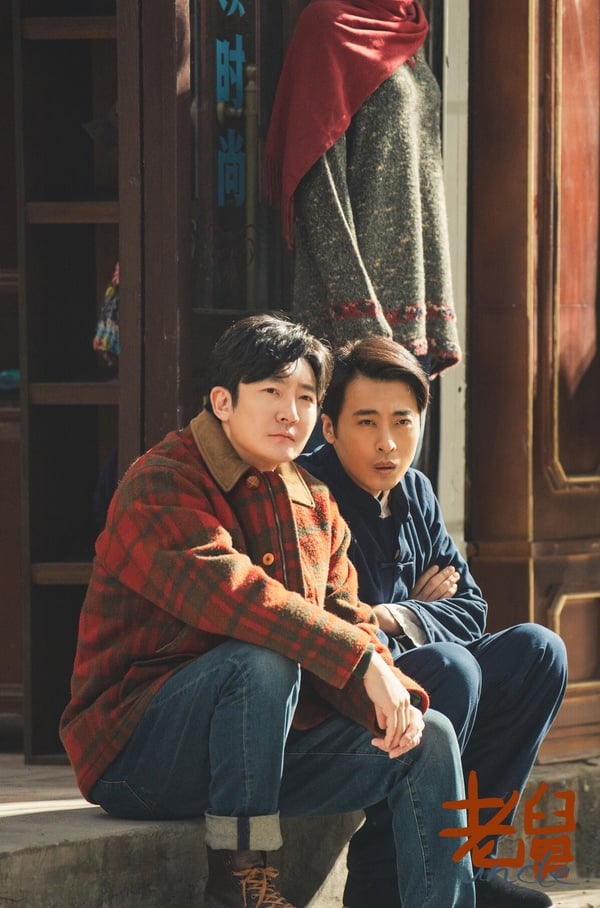冠軍很意外，不是《雙軌》、《長安二十四計》這些流量明星主演的陸劇，而是冷門黑馬劇《老舅》。《老舅》是家庭喜劇，講述小學生二胖從小最崇拜的人就是自己的老舅，老舅從小天資聰穎，做任何事情都比別人優秀。但正因為老舅太過聰明，他做什麼事情都是三分鐘熱度。老舅的一生嘗試過無數個行業，每一次創業的開端都非常熱鬧，但他的創業總是趕不上合適的時機。