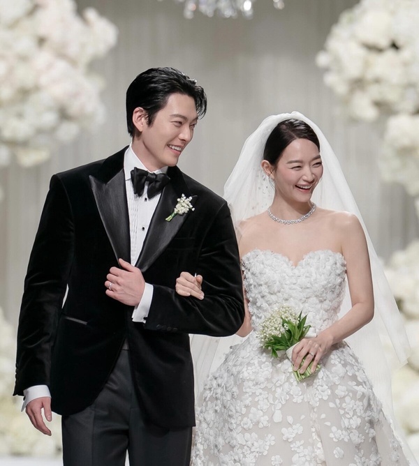 金宇彬申敏兒婚禮細節曝光：結婚婚紗、珠寶、場地布置到伴手禮一次整理！