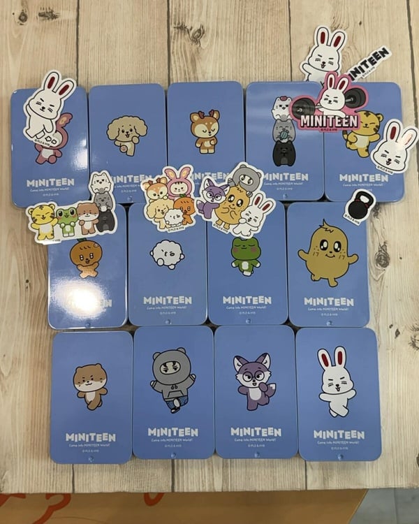 7-11「MINITEEN」快閃購第二彈！MINITEEN迷你CD鑰匙圈、零錢包、別針胸章、貼紙組必收