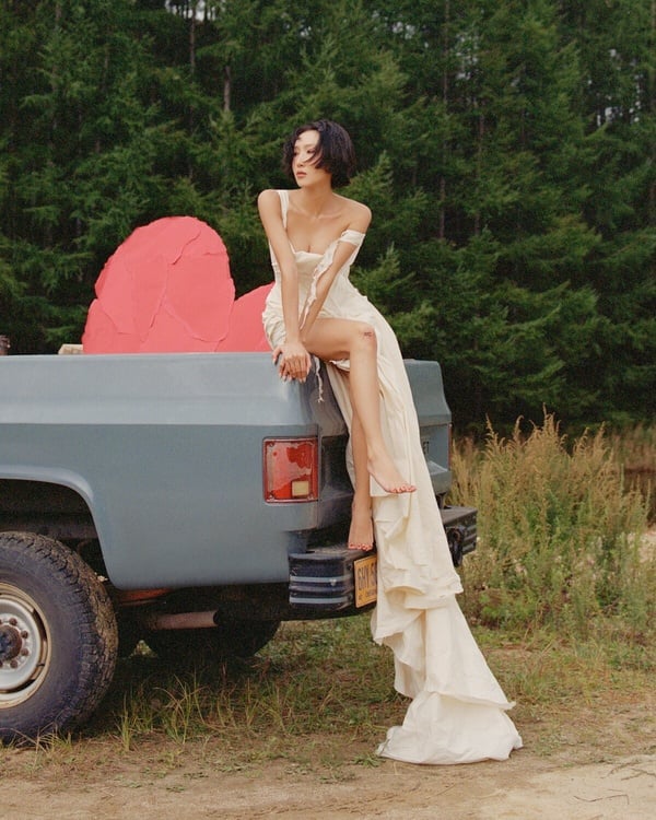 華莎以抒情歌曲《Good Goodbye》展現與過往不同的全新面貌