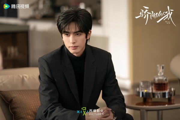 宋威龍這次飾演「林嶼森」，顏值又再次帥出新高度，大家也非常期待他在劇裡的故事線！林嶼森出身豪門，原本是外科醫生，但卻因交通事故被迫放棄，回到家族集團擔任總裁，他的性格成熟穩重，林嶼森對聶曦光是一見鍾情，但卻因為誤會而老是找她麻煩，之後兩人解開誤會後，林嶼森對聶曦光的好是無微不至的，而且他也不疾不徐，不會馬上要求聶曦光放下對莊序的情感，甚至還很自信地表示「我在追你，是你的福利，不是你的負擔」。
