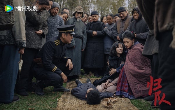 《歸隊》是一部在講抗戰的歷史劇，演員很華麗，主演倪大紅、胡軍、蔣欣都是實力派。這部劇在豆瓣開分高達8.0分，評價超級高！