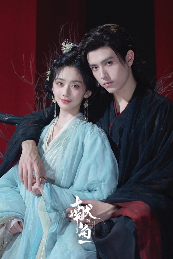 陳飛宇、王影璐在《獻魚》組成CP，展開一段跨越仙府、魔域和人間的三世糾葛，同樣讓觀眾們追得入迷！兩人本身的CP火花就不錯，再加上劇中人設又更帶感了，感情線是雙向救贖的風格，司馬焦原先很高冷陰鬱，但在廖停雁的感化下，卻變成了護妻狂魔，反差萌蠻有趣的！病嬌設定受到不少觀眾喜愛
