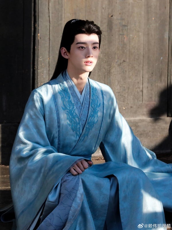 《驕陽似我》8位演員穿古裝！「思靚」古裝美過趙今麥，「莊序」賴偉明被狠狠拍醜了