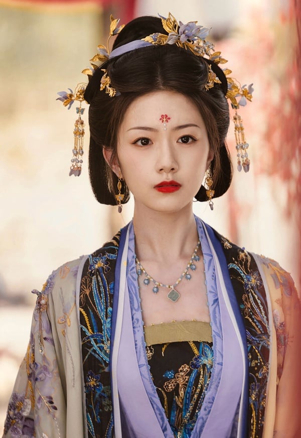 《驕陽似我》8位演員穿古裝！「思靚」古裝美過趙今麥，「莊序」賴偉明被狠狠拍醜了