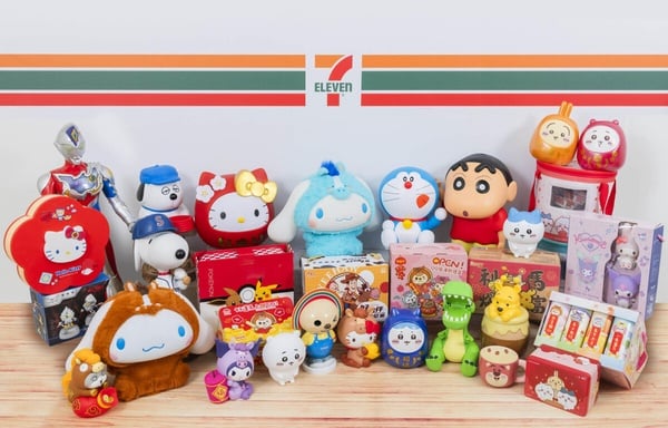7-11「春節禮盒」送禮首選！史努比打棒球爆米花桶、歐拉夫拍拍燈、Kitty達摩禮盒登場