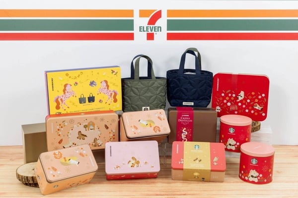 7-11「春節禮盒」送禮首選！史努比打棒球爆米花桶、歐拉夫拍拍燈、Kitty達摩禮盒登場