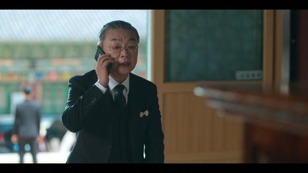 Netflix《現金英雄》10大現實金句：「大家的人生會變得一團糟，全都是錢的緣故。」