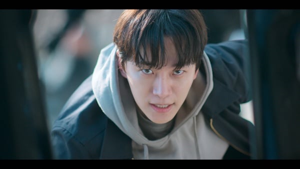 Netflix《現金英雄》10大現實金句：「大家的人生會變得一團糟，全都是錢的緣故。」
