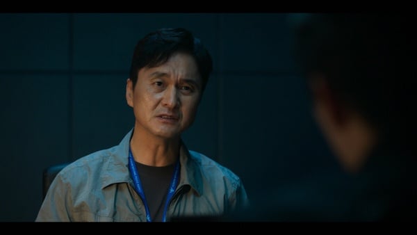 Netflix《現金英雄》10大現實金句：「大家的人生會變得一團糟，全都是錢的緣故。」