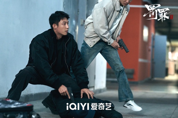 黃景瑜又演警察啦！這是黃景瑜主演的《罰罪》系列第二部，第一部在豆瓣開出7.0高分，不過《罰罪2》故事和前一部沒有關係，是全新故事，講述身為員警的秦楓和一步步成為漢洲當地最大犯罪頭目的劉天也，情同手足卻又代表著黑白兩極，兩人鬥智鬥勇，攪動起幾方利益集團的明爭暗鬥。