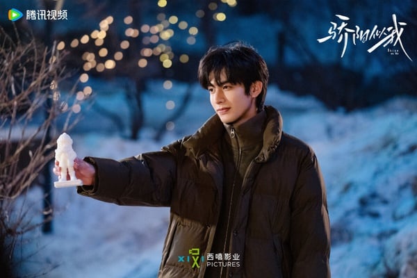 《驕陽似我》是顧漫的又一部小說改編劇，一樣有《微微一笑很傾城》、《何以笙簫默》的酸甜愛情故事。《驕陽似我》前幾集校園線都是女主和男二的糾葛，對習慣短劇速度的觀眾來說可能有點慢，但《驕陽似我》劇情其實是紮實的！很多甜寵劇時常被吐槽劇情空泛，沒有太多「有效劇情」，但《驕陽似我》沒有這些問題！