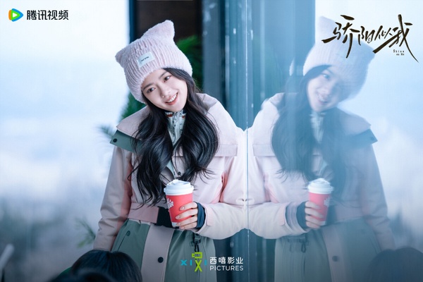 《驕陽似我》是顧漫的又一部小說改編劇，一樣有《微微一笑很傾城》、《何以笙簫默》的酸甜愛情故事。《驕陽似我》前幾集校園線都是女主和男二的糾葛，對習慣短劇速度的觀眾來說可能有點慢，但《驕陽似我》劇情其實是紮實的！很多甜寵劇時常被吐槽劇情空泛，沒有太多「有效劇情」，但《驕陽似我》沒有這些問題！
