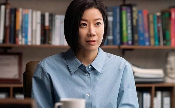 Netflix《巨洪》劇情解析：胸口的數字是什麼？金多美飾演的「安娜」到底是不是人類？