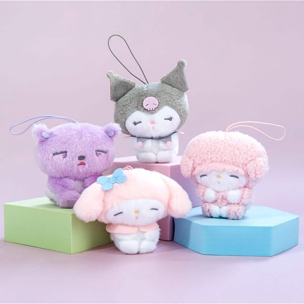 7-11「三麗鷗盲盒」可愛登場！小精靈x三麗鷗透光公仔、坐姿絨毛吊飾、冰棒遊戲機必收