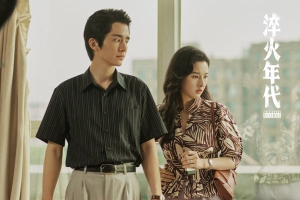 《淬火年代》由張新成、宋祖兒主演，兩人都是備受認可的演技派，以及《淬火年代》也是正午陽光出品，其實應該會爆火的，但沒想到播出後卻爆冷門，有點可惜了！《淬火年代》劇情並不差，描繪現實小人物也很到位，所以豆瓣還有7.0，收視不好主要跟播劇排程有關，央視為了故意吊觀眾胃口，所以一週只排了4集，因此也讓不少人紛紛棄劇！