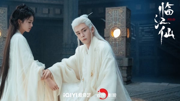 白鹿《臨江仙》衝上了第七！《臨江仙》的故事是抖音觀眾很愛的類型，這部劇主打三婚三離的「純恨」夫婦，別人三生三世純愛，他們相愛相殺、恨意重重。《臨江仙》有很多大家愛看的狗血情節，像是替身、喪子、捅夫等張力十足的橋段，劇情很帶感！