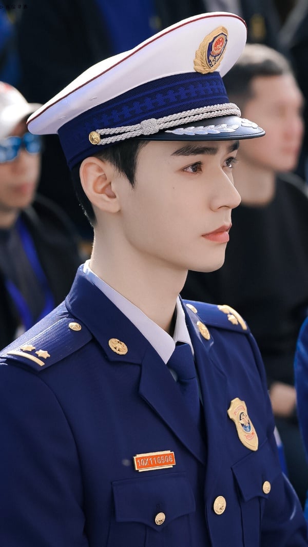 龔俊也是公認的大帥哥！龔俊骨相立體分明，五官量感重，也屬於一眼望過去就會注意到他的帥哥。《山河令》的溫客行，一襲紅衣，既妖媚又霸氣，讓人看一眼就難忘！
