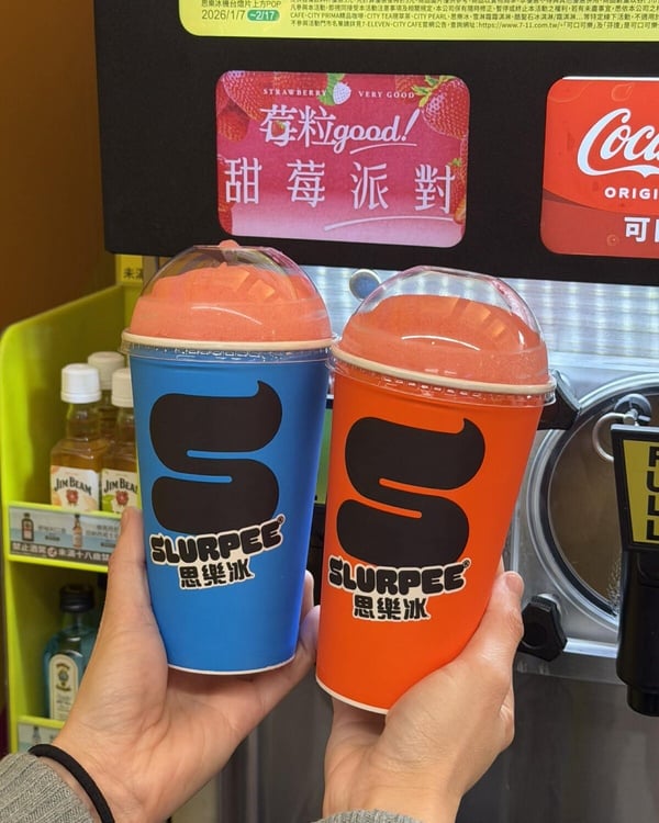 7-11Ｘ亞尼克「甘王草莓卡士達霜淇淋」登場！加10元升級泡芙款，草莓乳酸思樂冰也開賣